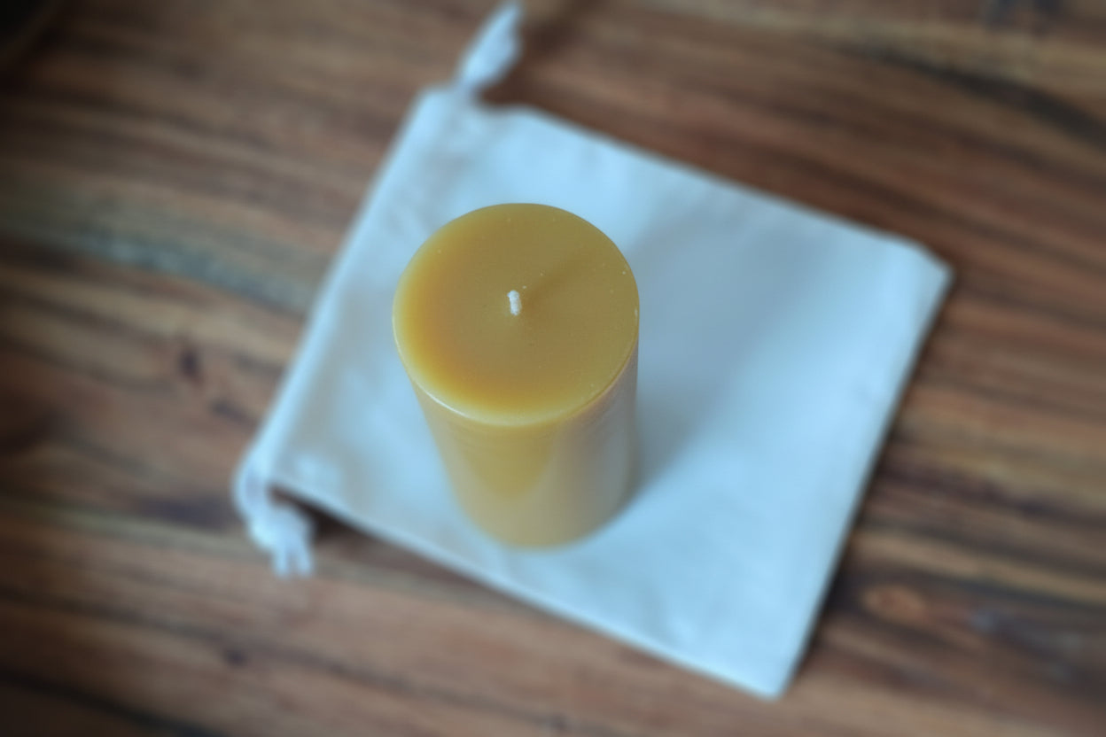 Beeswax pillar candle - medium